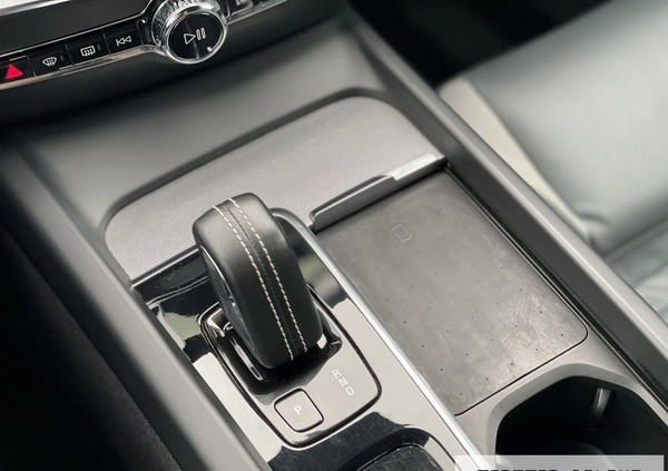 Volvo V60 cena 134900 przebieg: 120000, rok produkcji 2020 z Warszawa małe 631